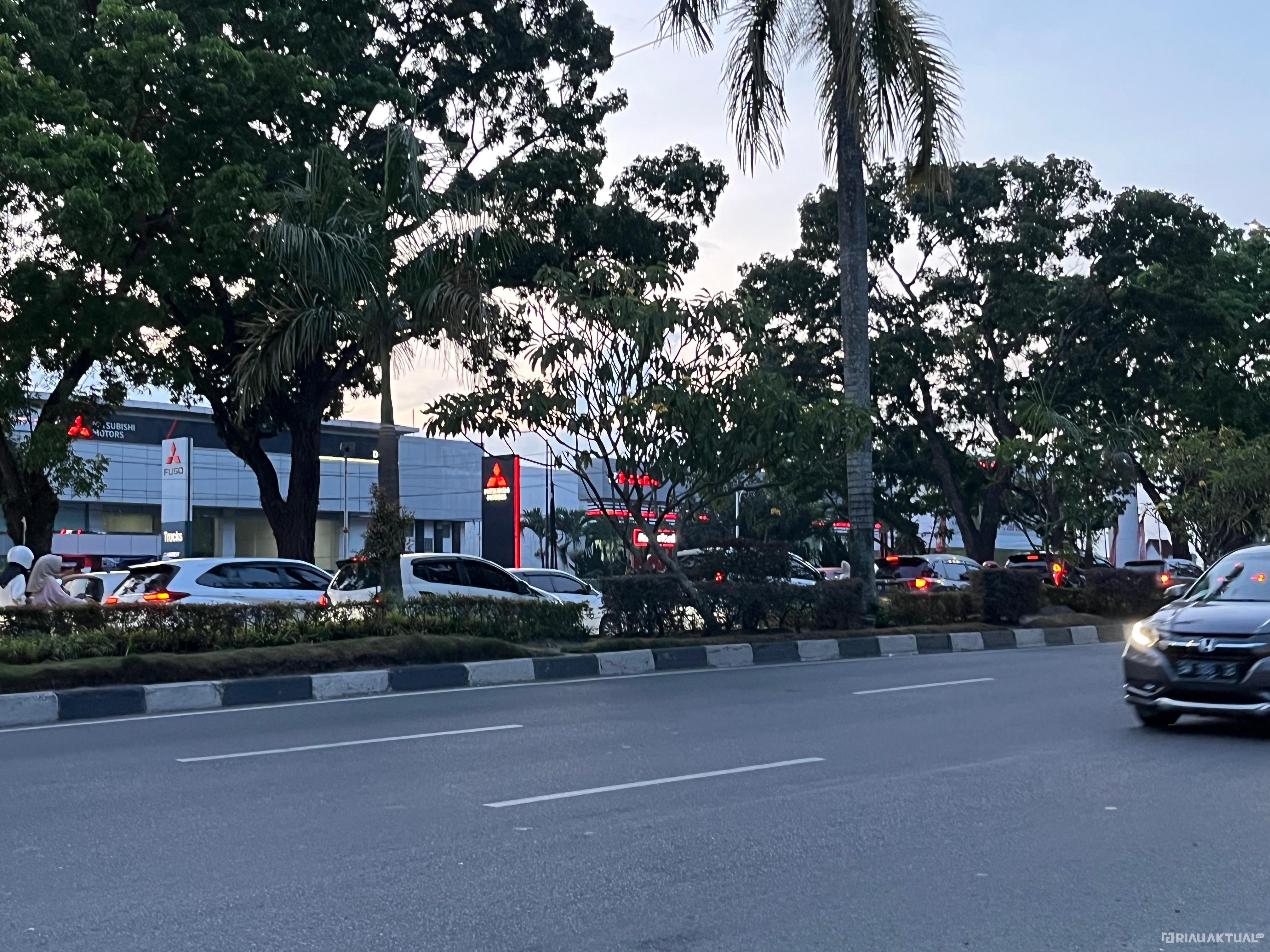 Pak Ogah Picu Kemacetan Panjang, Masyarakat Pertanyakan Pengawasan Dishub