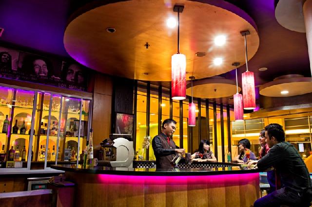 Entertainment Modern Ada di Hotel ibis Pekanbaru 