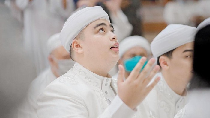 Ameer Azzikra Akan Dimakamkan di Samping Makam Ustaz Arifin Ilham