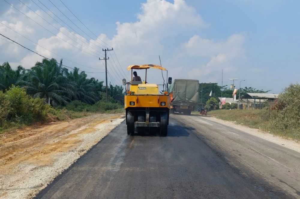 Bupati Inhu Minta Bantuan Pemprov Riau Perbaiki Jalan, Pj Gubri Gerak Cepat Beri Solusi