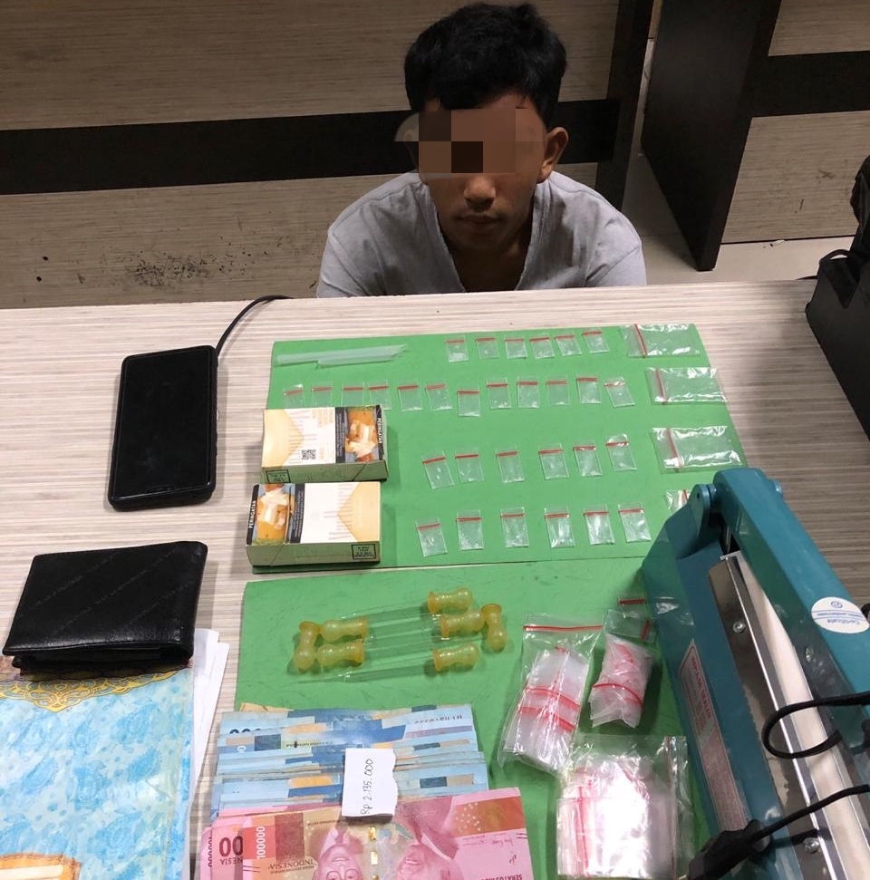 Diduga Edarkan Narkotika, Dua Pria Diringkus di Kampung Dalam