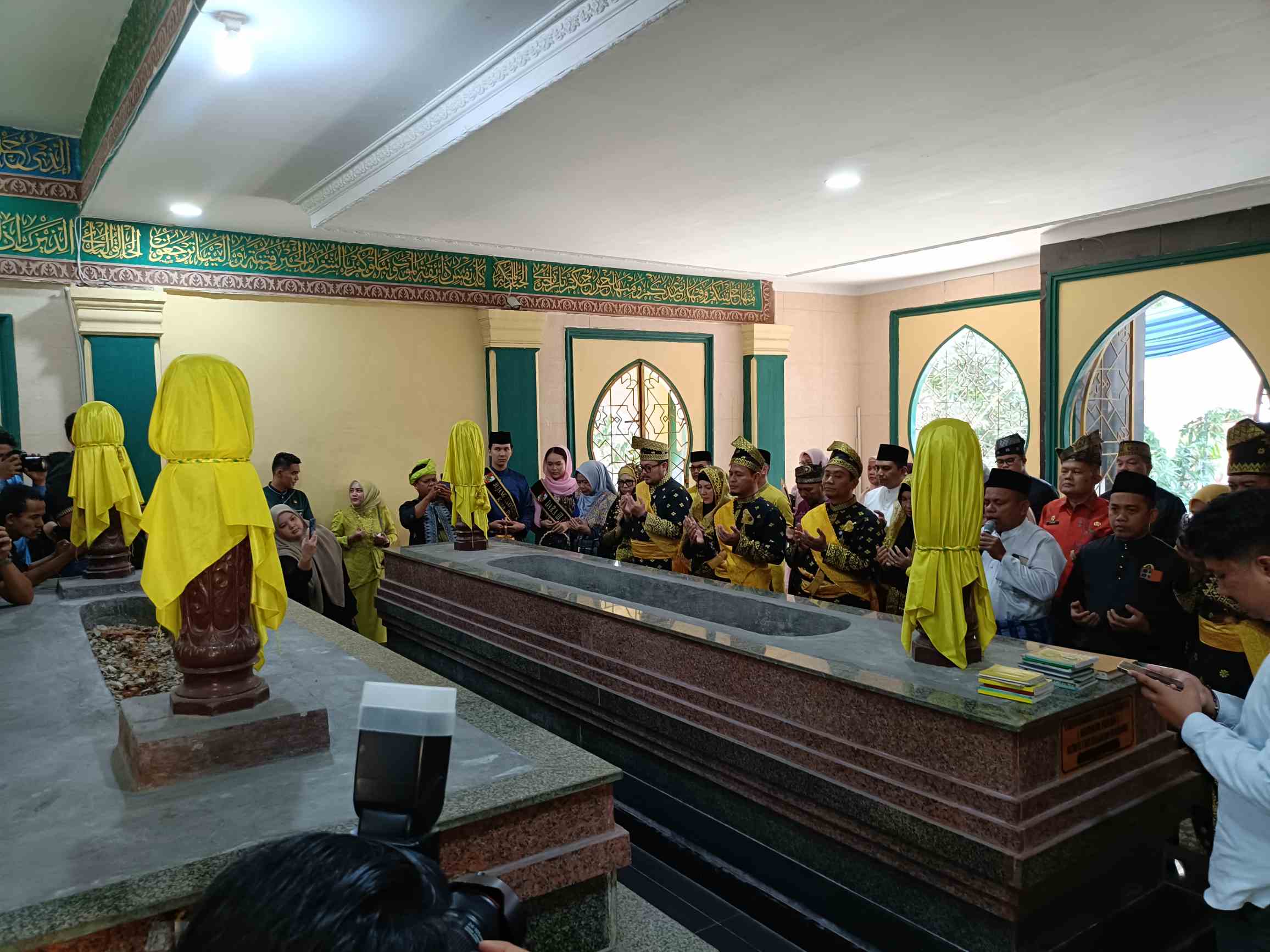 Jelang Hari Jadi Ke-241, Wako Agung Ziarah ke Makam Pendiri Pekanbaru