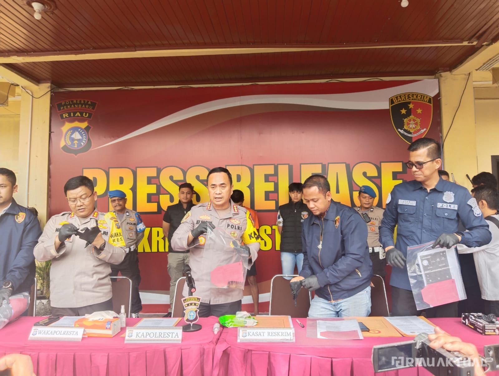 Hubungan Asmara Kandas, Foto Vulgar Mantan Pacar Disebar