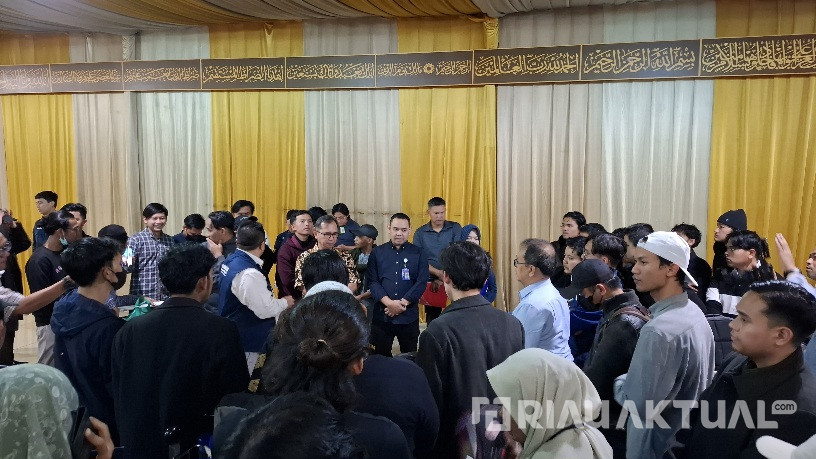 Kepala Badan Penghubung Provinsi Riau, Ridho Adriansyah Sambut dan Fasilitasi 10 Mahasiswa Riau dari Suriah