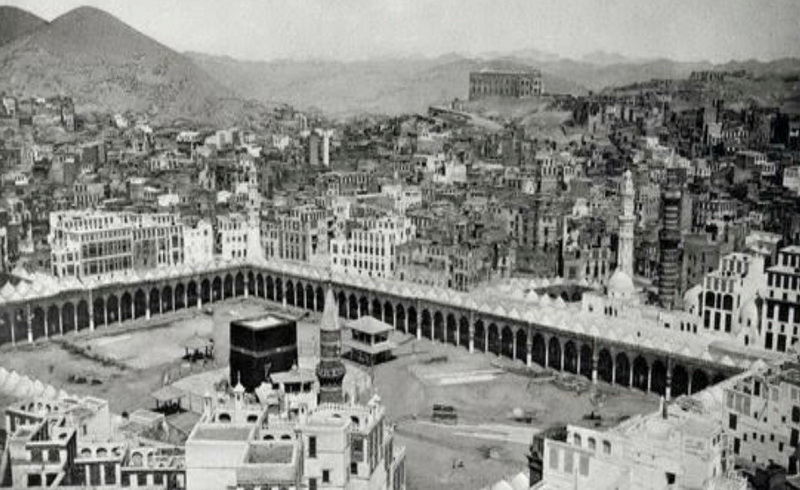 Perkenalkan Sadiq Bey, Orang Pertama yang Memotret Kakbah