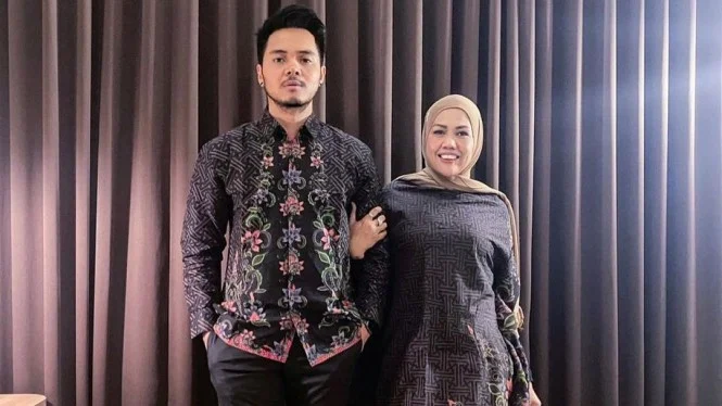 Selamat! Elly Sugigi Menikah untuk Kelima Kali