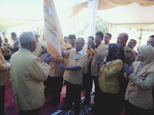 Mantan Cawako PDIP Dilantik Jadi Wakil Ketua Bidang Koperasi dan UMKM Partai Golkar Pekanbaru