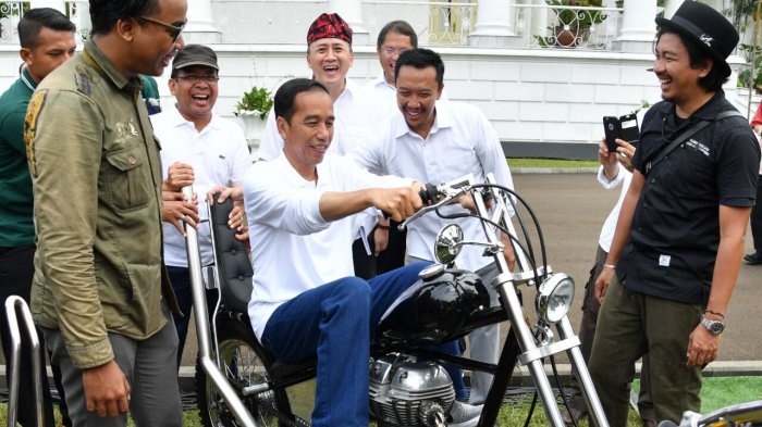 Tidak Bisa Pulihkan Rupiah, Jokowi Sebaiknya Legowo Letakkan Jabatan Presiden