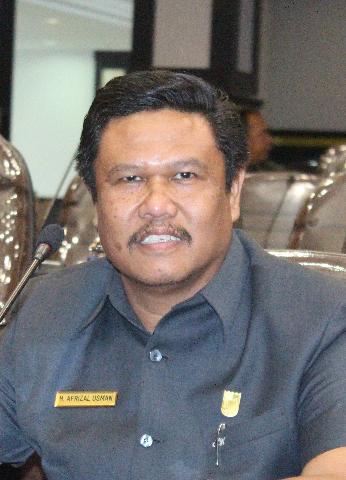 Tamu Paripurna Disuguhi CD Afrizal Usman