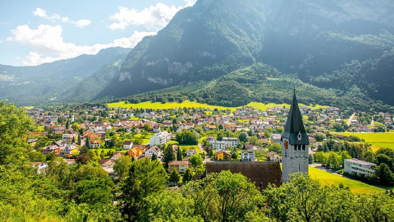 Negara Kaya-raya Tanpa Militer, Utang, dan Bandara sedang Berduka