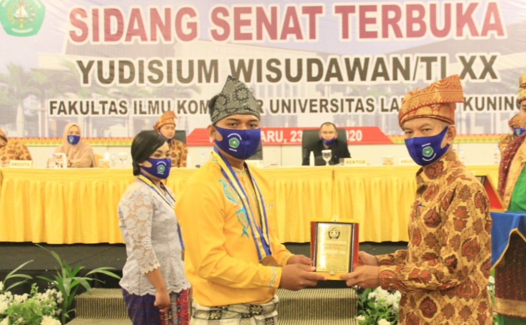 Dapat Beasiswa Dari Pemprov Riau, Gharim Musholla Ini Jadi Pemuncak Yudisium Fasilkom Unilak