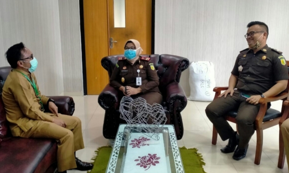 Peduli Terhadap Medis, Kajari Bengkalis beri bantuan APD