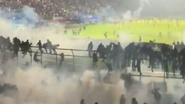 Mantan Menpora Bicara soal Gas Air Mata Dalam Stadion