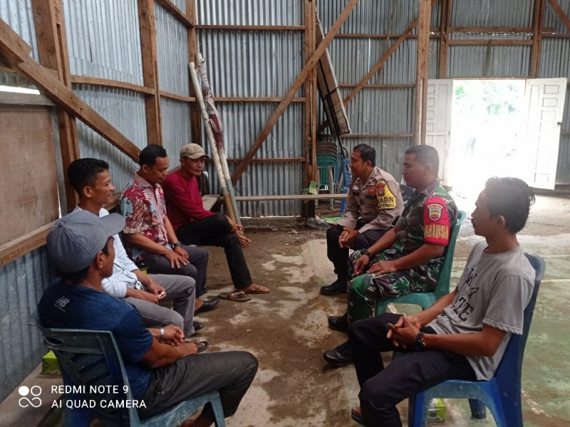 Polsek Batang Tuaka Ajak Warga Desa Sungai Raya Jaga Kondusivitas Jelang Pilkada 2024