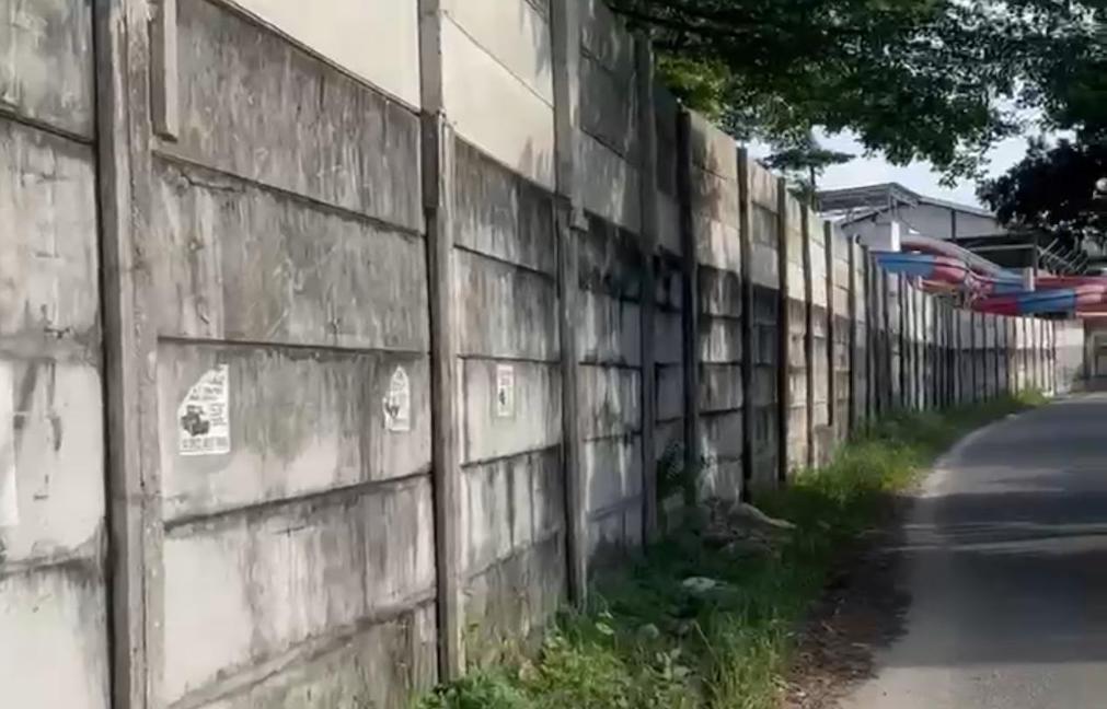 Pagar Beton Setinggi 3 Meter Intai Korban di Panam