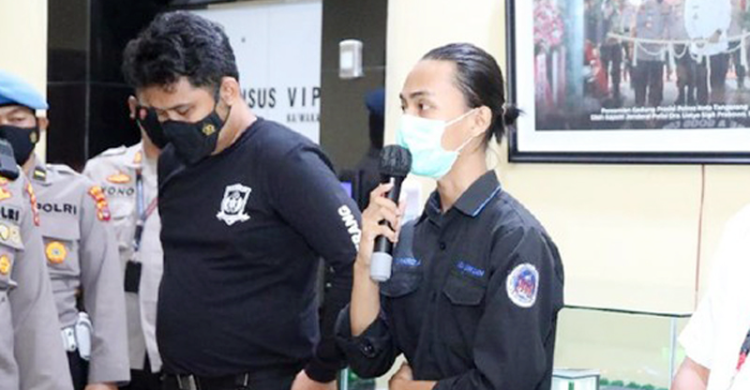 Polisi Yang Banting Mahasiswa Dikerangkeng, Warganet Sorak Sorai