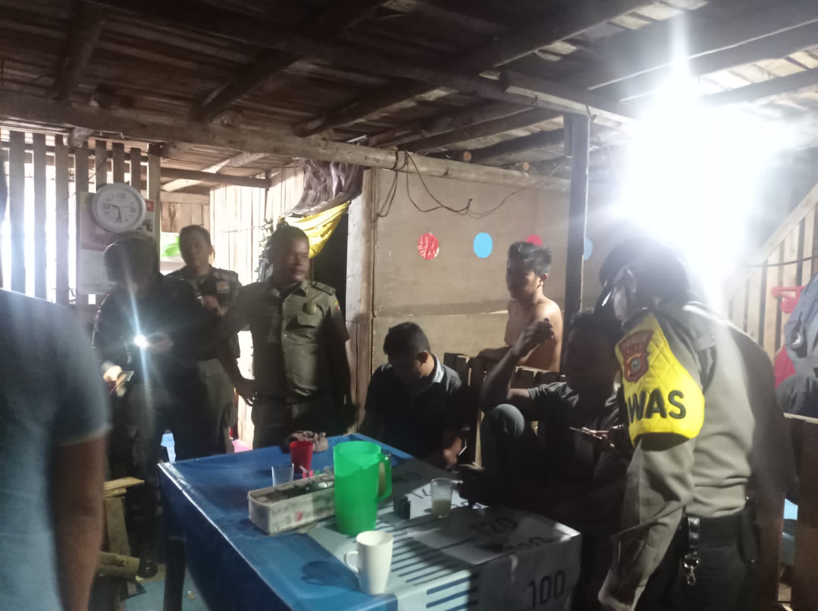 Tak Bisa Tunjukkan KTP, 7 Pria dan 13 Wanita Diangkut Tim Gabungan dari Tenda Biru