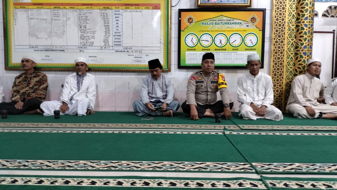 Polsek Tempuling Ajak Warga Sungai Salak Jaga Kamtibmas saat Peringatan Isra Miraj Jelang Pemilu 2024