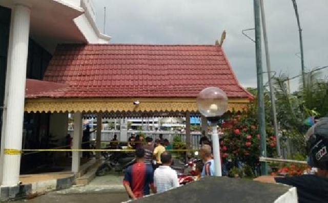 Berikut Ciri-ciri Pelempar Bom Molotov ke Bank Riau Kepri dan Bank BNI 46 Tembilahan