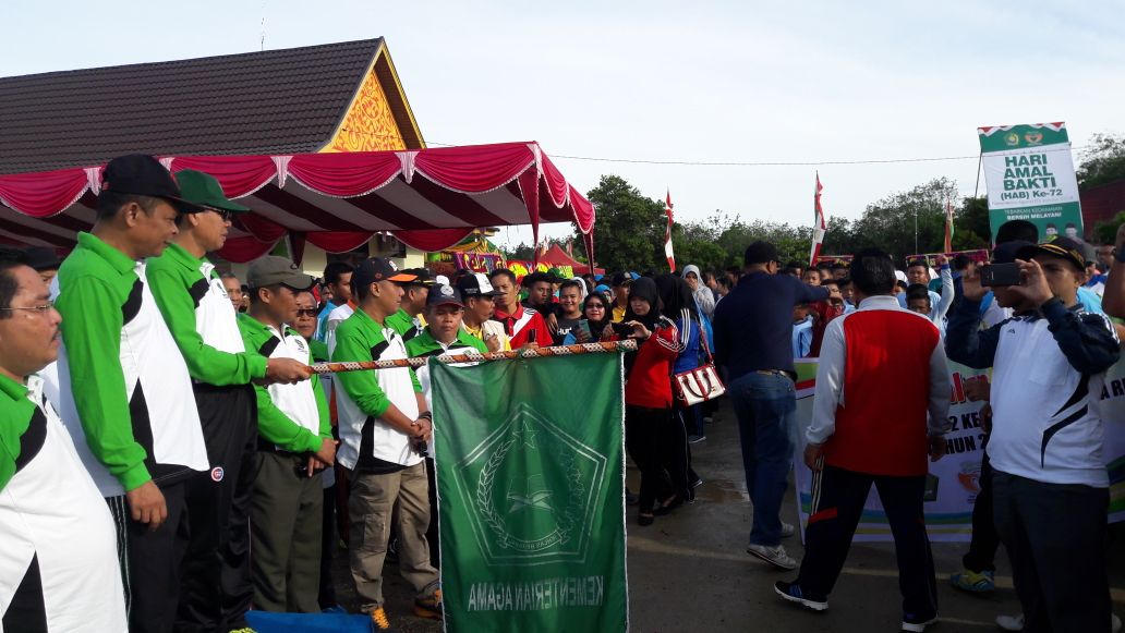 Bupati Ikuti Gerak Jalan Santai Hari Amal Bakti Kemenag ke 72