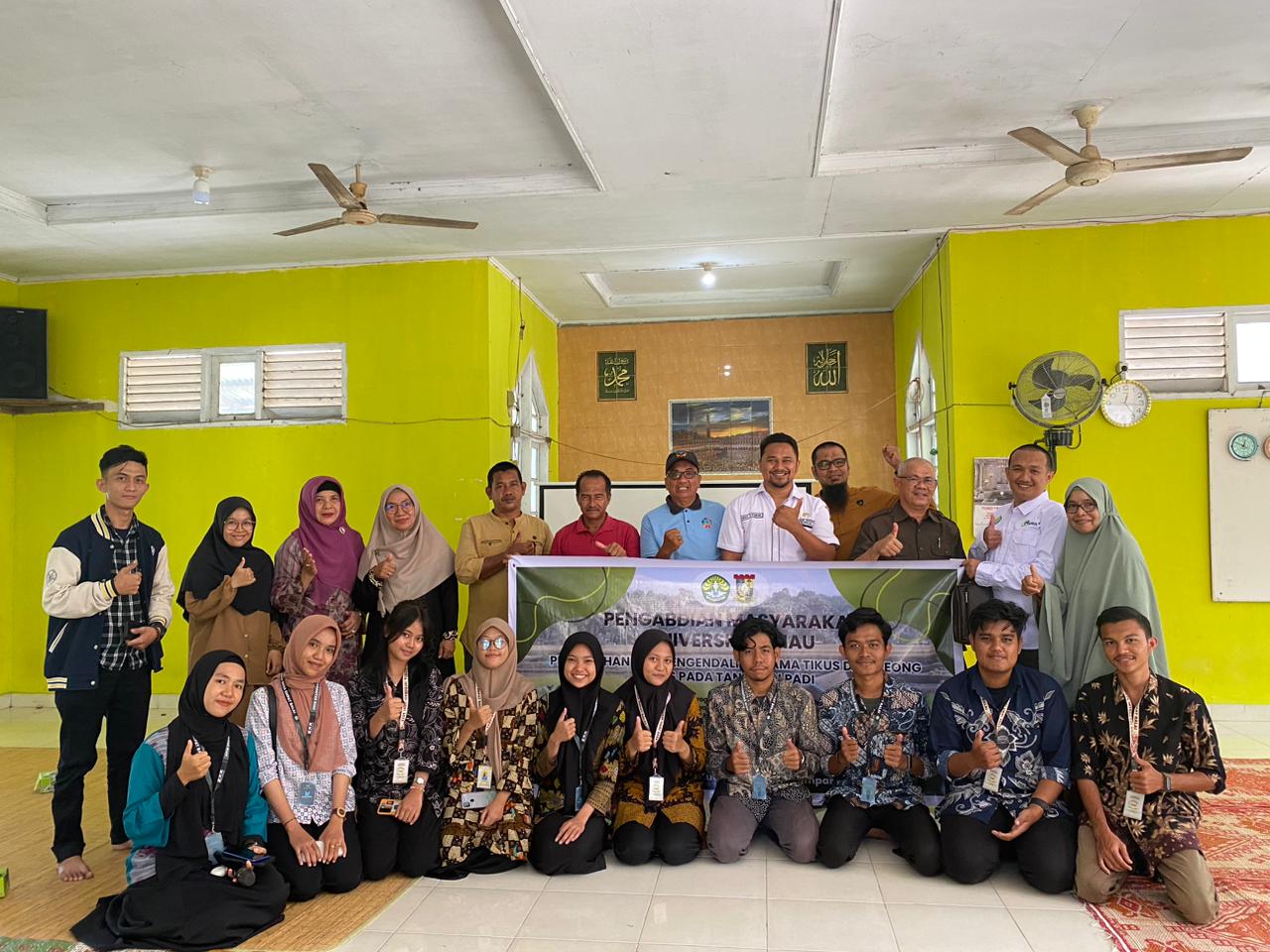 Penyuluhan dan Pengendalian Hama Keong Mas pada Padi Sawah di Kuok