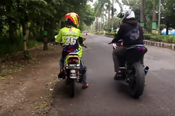 Sangar, Yamaha F1ZR Diadu Sama Kawasaki Ninja 250, Dari Start Langsung Ngacir
