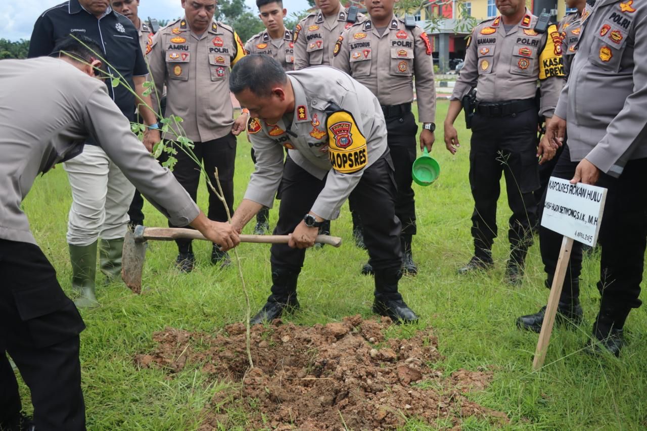 Polres Rokan Hulu Wujudkan Program Environment Ethic Kapolda Riau Lewat Aksi Nyata