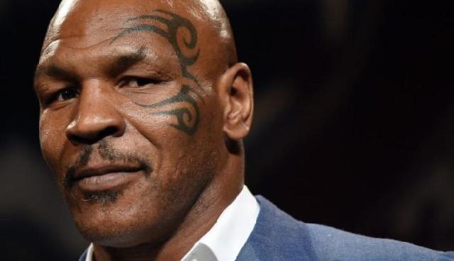Klaim Lebih Hebat dari Ali, Mayweather 'Dihajar' Mike Tyson
