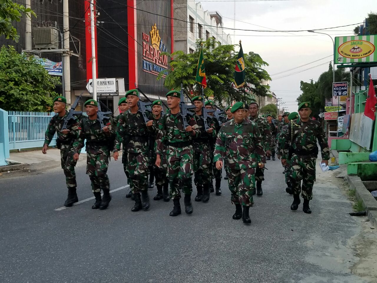 Dirgahayu ke-69, Danrem Iringi Prajurit Infanteri Jalan Kaki 