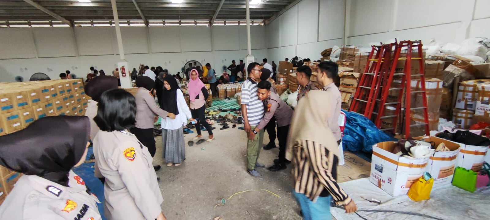 Pengawalan Ketat Pelipatan Kertas Suara Pemilu 2024 di Pekanbaru