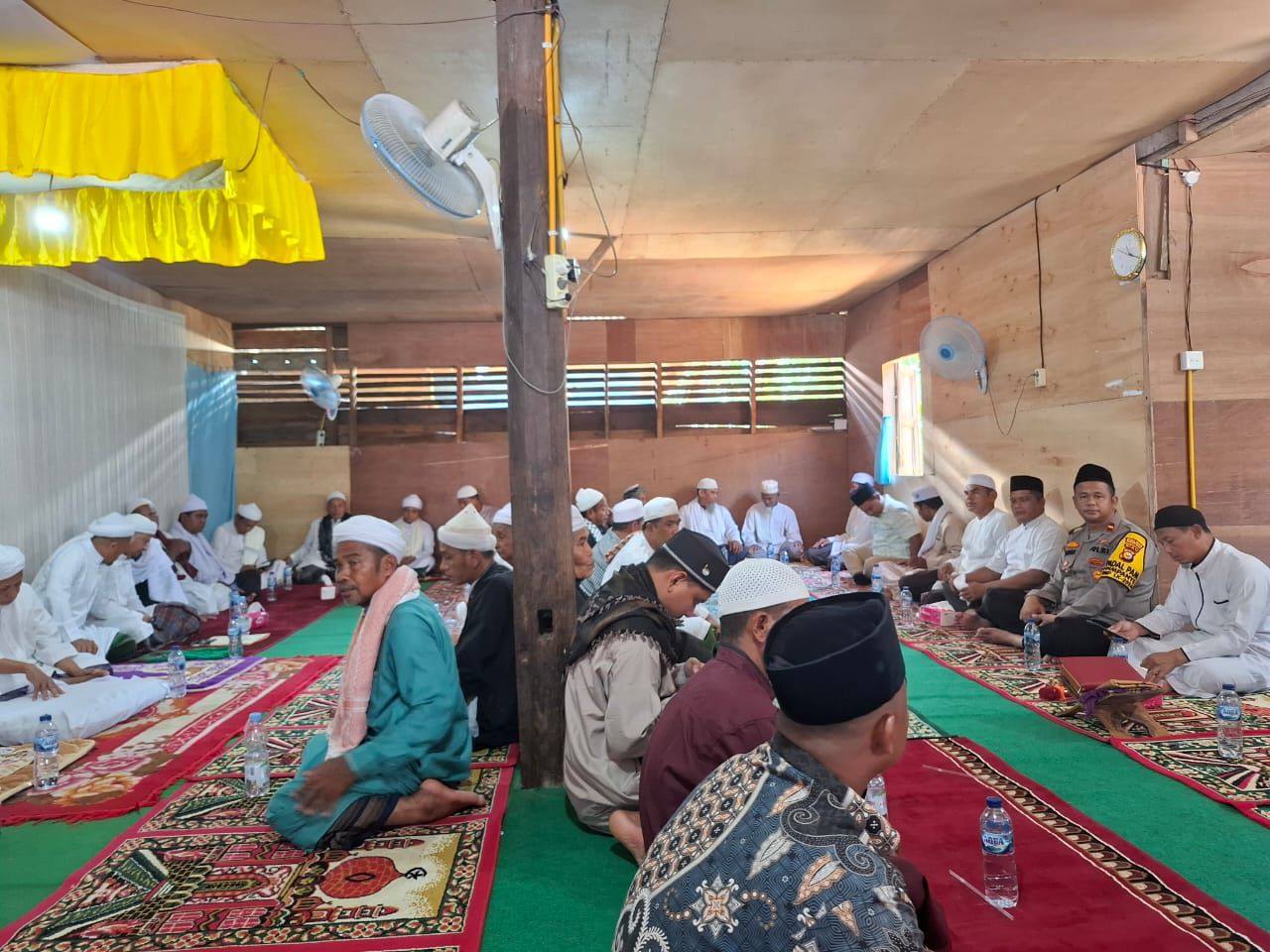 Kapolsek Rambah Hilir Sampaikan Pesan Damai Pilkada Serentak di Surau Suluk Syeikh Ambia Rambah