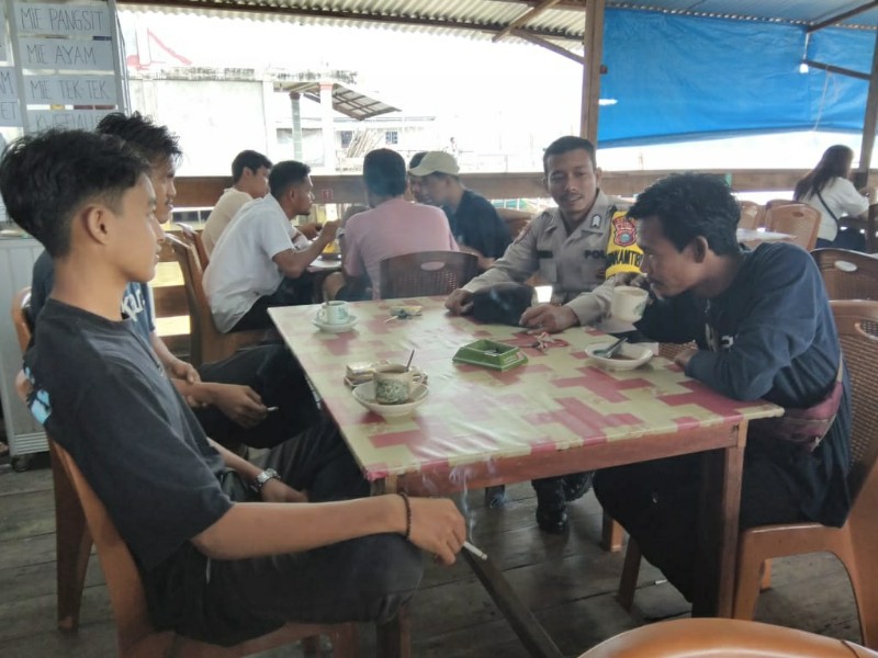 Bripka Andre Ajak Warga Desa Sungai Laut Sukseskan Pilkada 2024 Melalui Cooling System