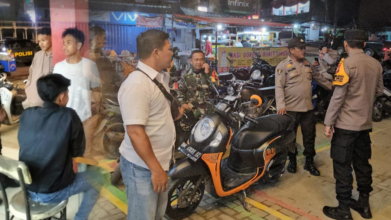 Kawal Pilkada Damai, Polsek Ukui Patroli Blue Light