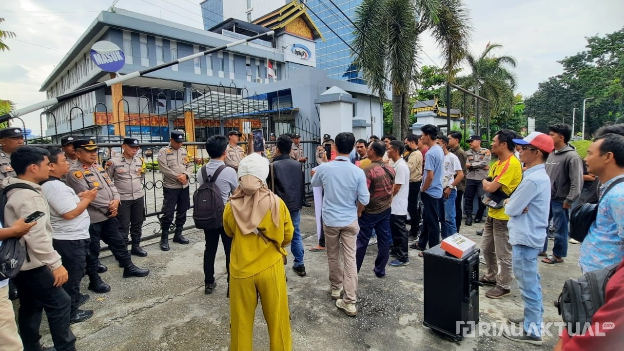 Gruduk Kantor BPKP Riau, Masyarakat Desak Umumkan Hasil Audit Dugaan Korupsi SPPD Fiktif DPRD Riau