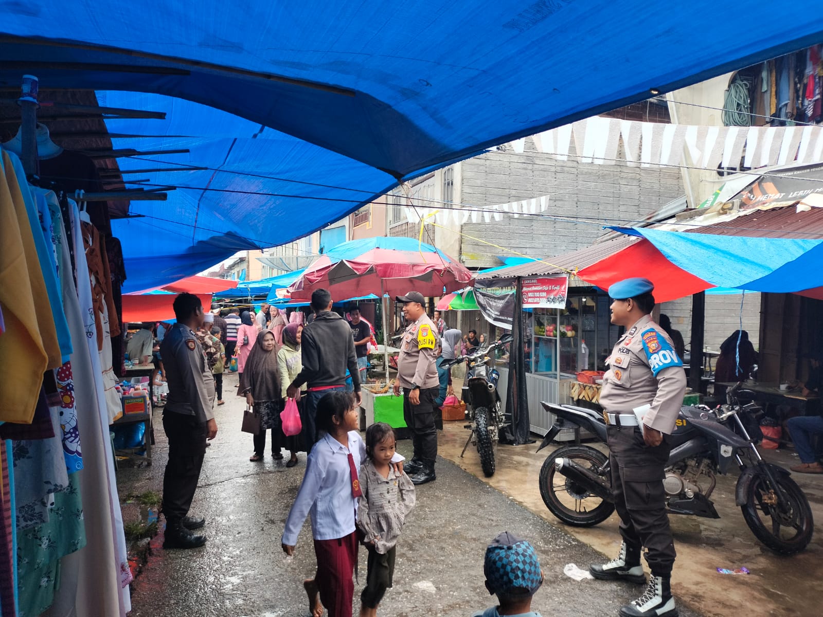 Polsek Gaung Intensifkan Patroli dan Sambang Masyarakat di Pasar Jelang Pemilu 2024