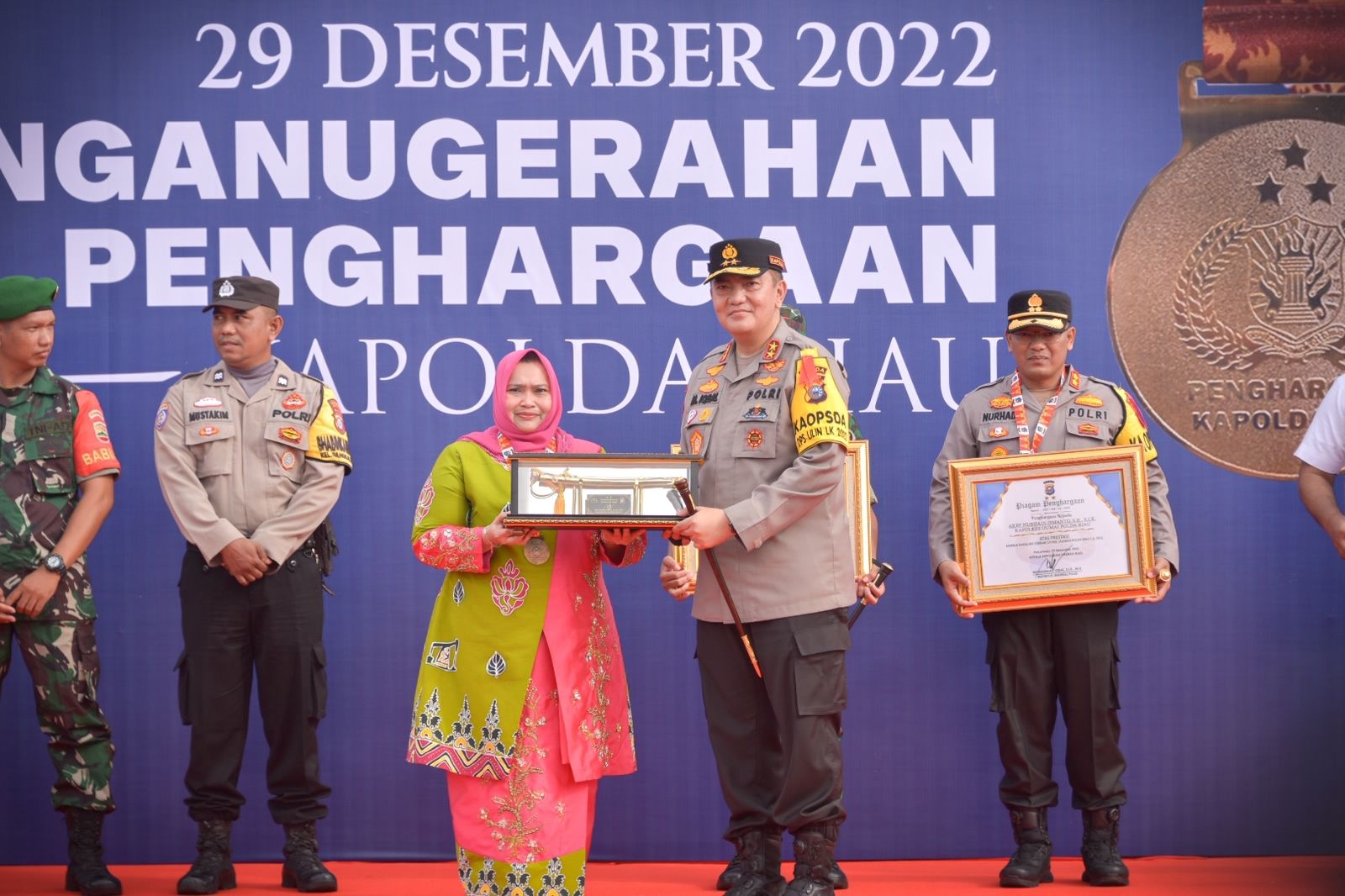 Bupati Kasmarni Terima Penghargaan Forkopimda Terbaik Dari Kapolda Riau.