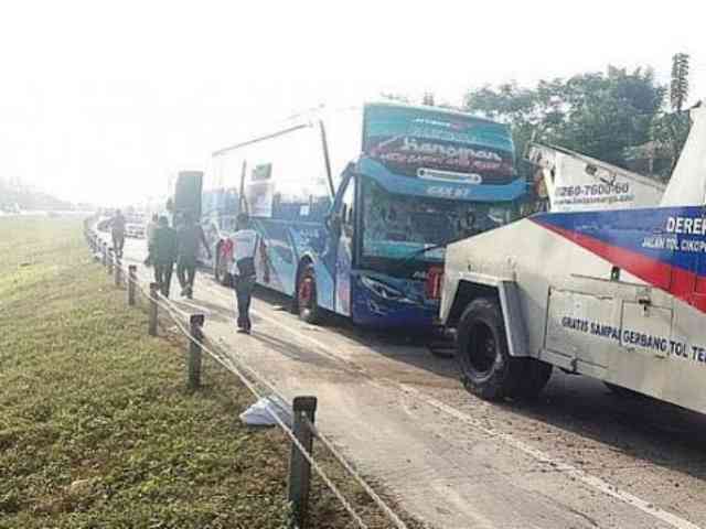Video Kecelakaan Beruntun di Tol Cipali arah Palimanan