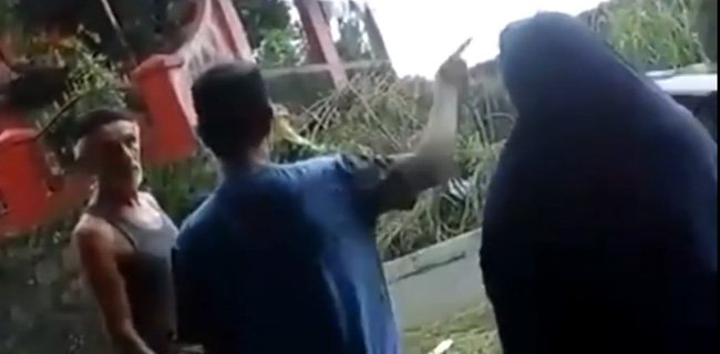 Tak Suka Alunan Selawat, Bule Ancam Rusak Masjid Di Bogor