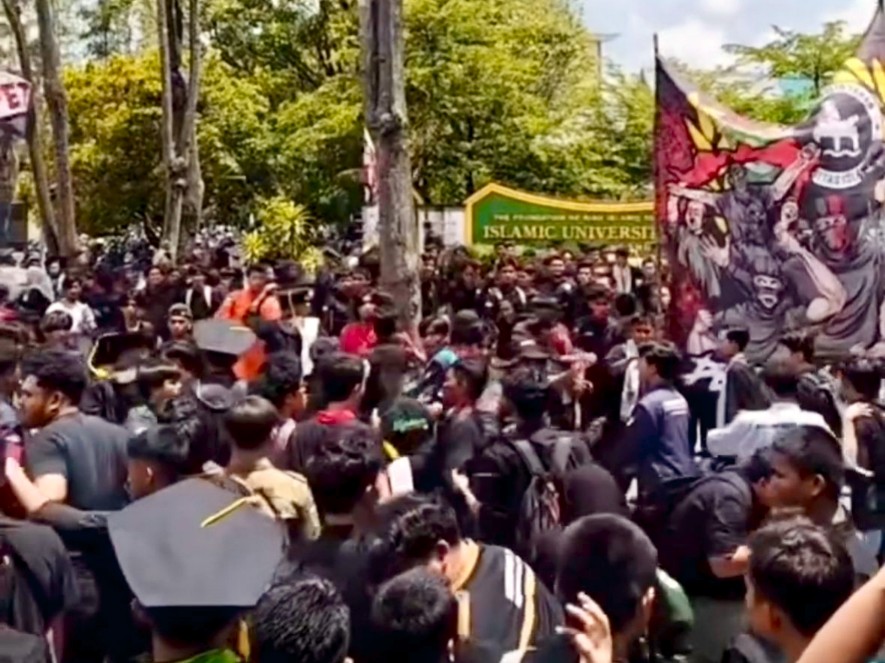 Viral di Medsos, Mahasiswa UIR Terlibat Cekcok di Depan Kampus