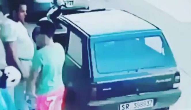 Jagok, Pria Ini Keluar Parkir dengan Cara 