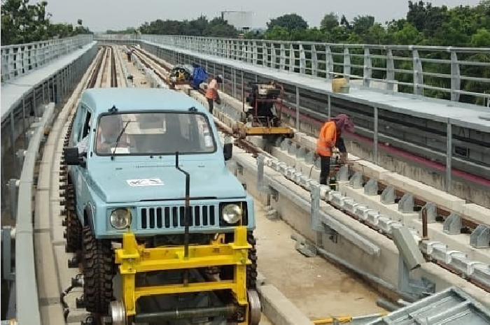 Viral! Suzuki Jimny Dipakai Jajal Rel MRT, Lengkap Pakai Palang Besi Beroda Kereta