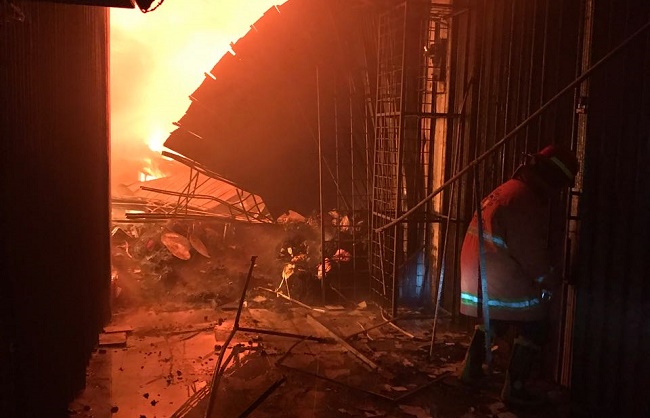 Waah ! Pasar Aur Kuning Bukittinggi Terbakar