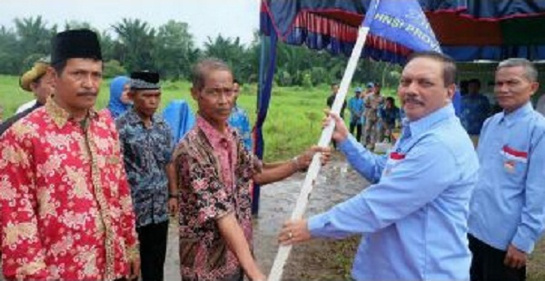 Sekda Inhil Resmi Lantik Pengurus IKA-UR dan HNSI di Kecamatan Gaung