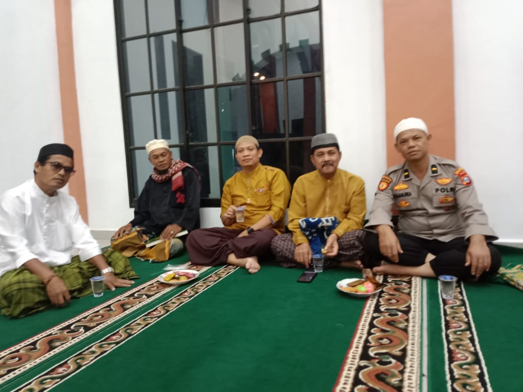 Salat Maghrib Berjamaah di Masjid Al Istiqomah Inhil, Kapolsek Pulau Burung Sosialisasi Pemilu 2024
