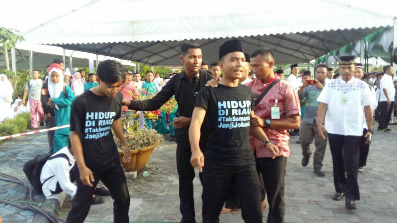 Dua Mahasiswa Diamankan Saat Presiden Jokowi Pidato Pada Acara Harlah NU di Pekanbaru