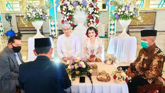 Abu Janda Menikah, Hendropriyono Jadi Saksi-Sufmi Dasco Hadir