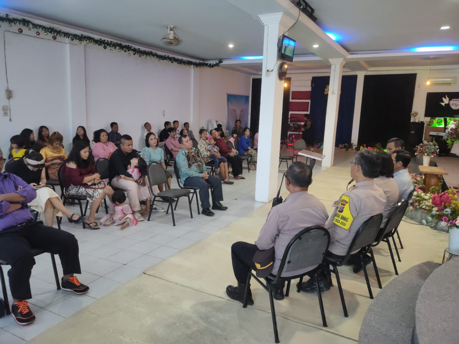 Sosialisasi Pemilu, Polresta Pekanbaru dan Polsek Sukajadi Sapa Jemaat GSJA Siloam