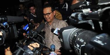 Masa Minta KPK Segera Tahan Gubernur Riau