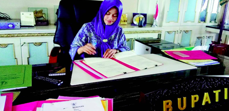 Waduh ! Kesal Ditegur, Bupati Cantik Ini Ancam Stop Gaji PNS