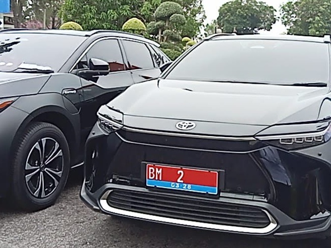 Instruksi Presiden, Pemprov Riau Belanja Mobil Listrik Rp10,4 Miliar, Jalan Rusak masih Ada